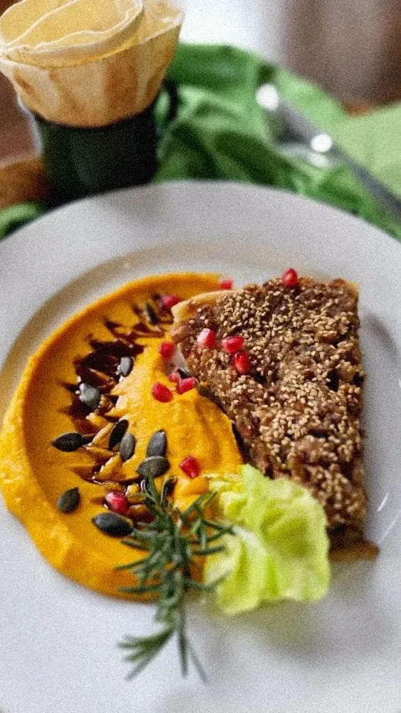 Falafel Beirut — Zwiebel-Pilz-Kuchen mit Kürbispüree